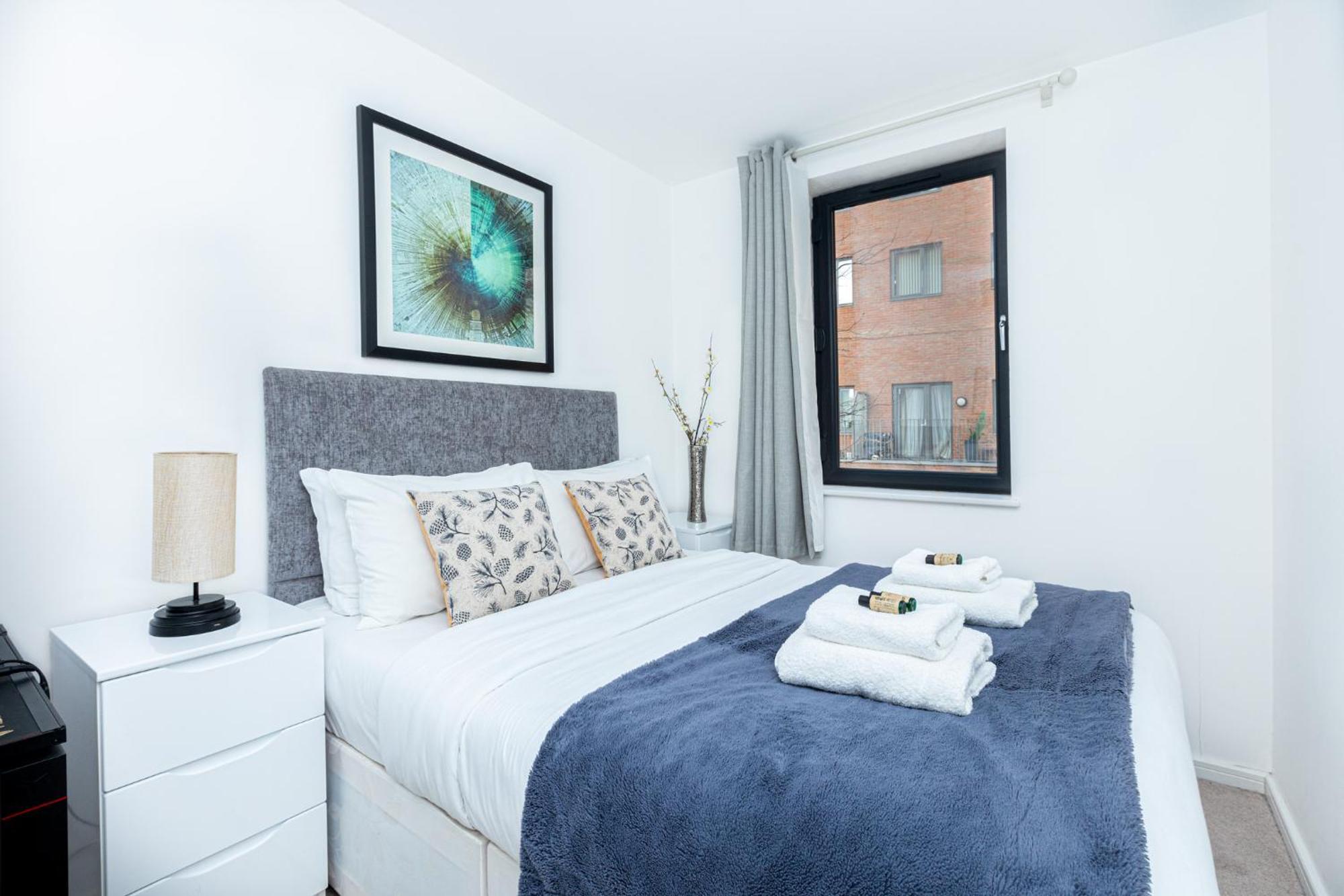 Apartament Modern 2br Wpatio & Free Parking, Canning Town *