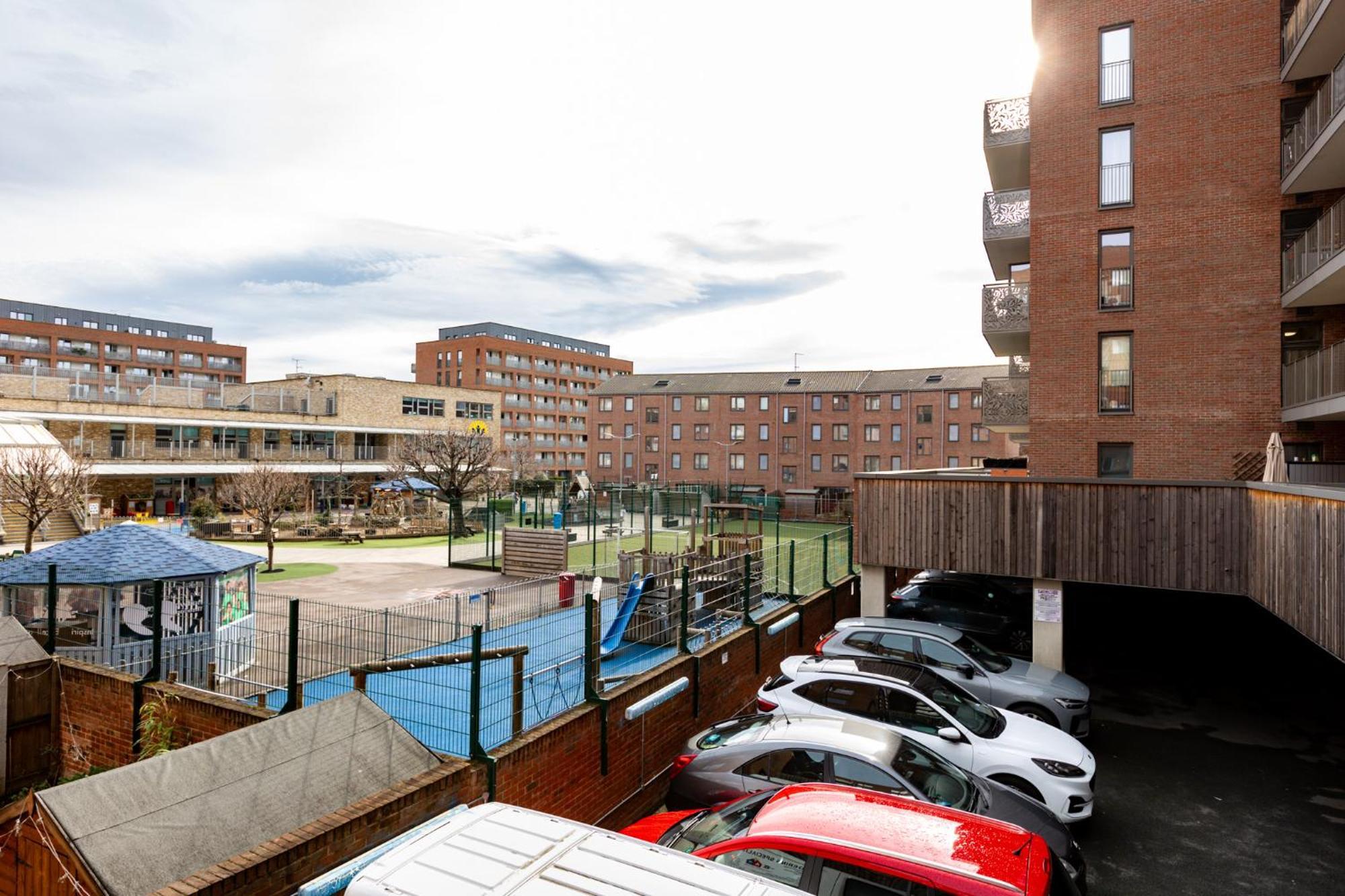 Appartamento Modern 2br Wpatio & Free Parking, Canning Town *