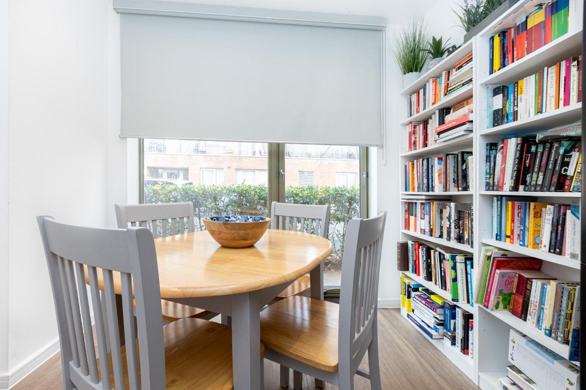 Apartament Modern 2br Wpatio & Free Parking, Canning Town Londra